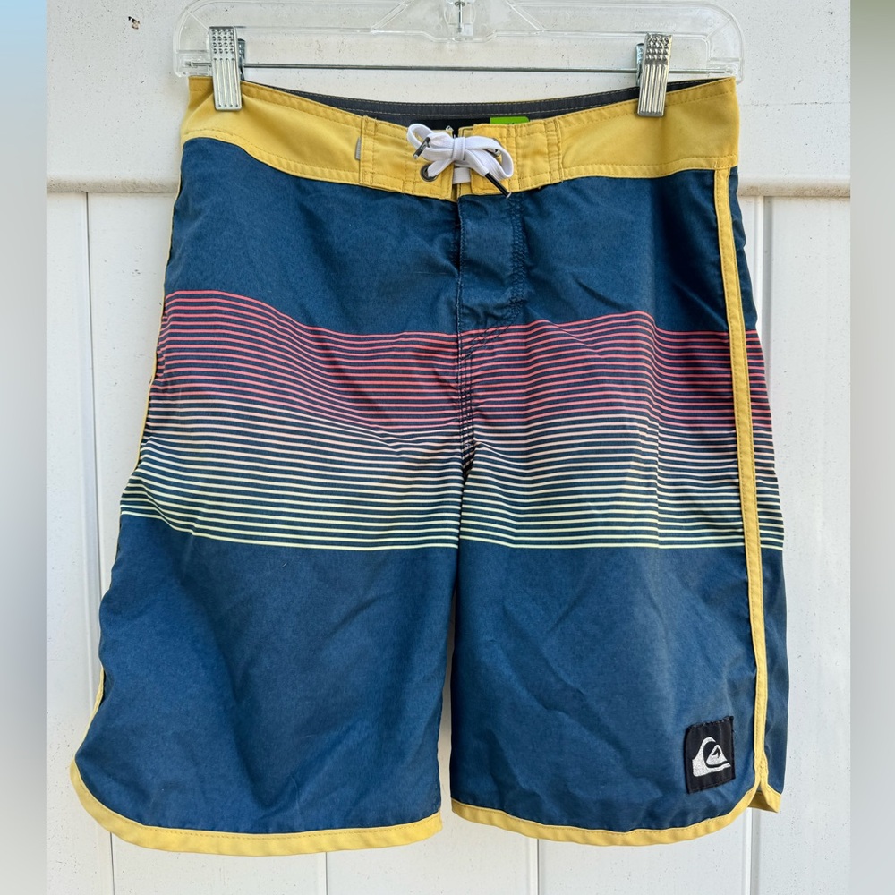 Boys Quiksilver Boardshorts Swim Trunks 28